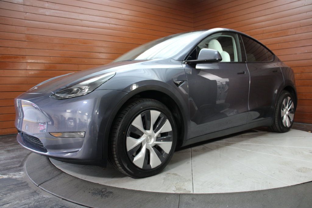 Used 2023 Tesla Model Y Long Range AWD/4WD image 1