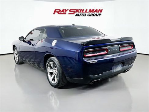 Used 2016 Dodge Challenger SXT image 5