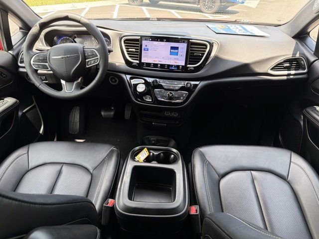 Used 2025 Chrysler Pacifica Select FWD image 20