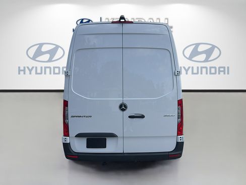 Used 2025 Mercedes-Benz Sprinter 2500 image 5