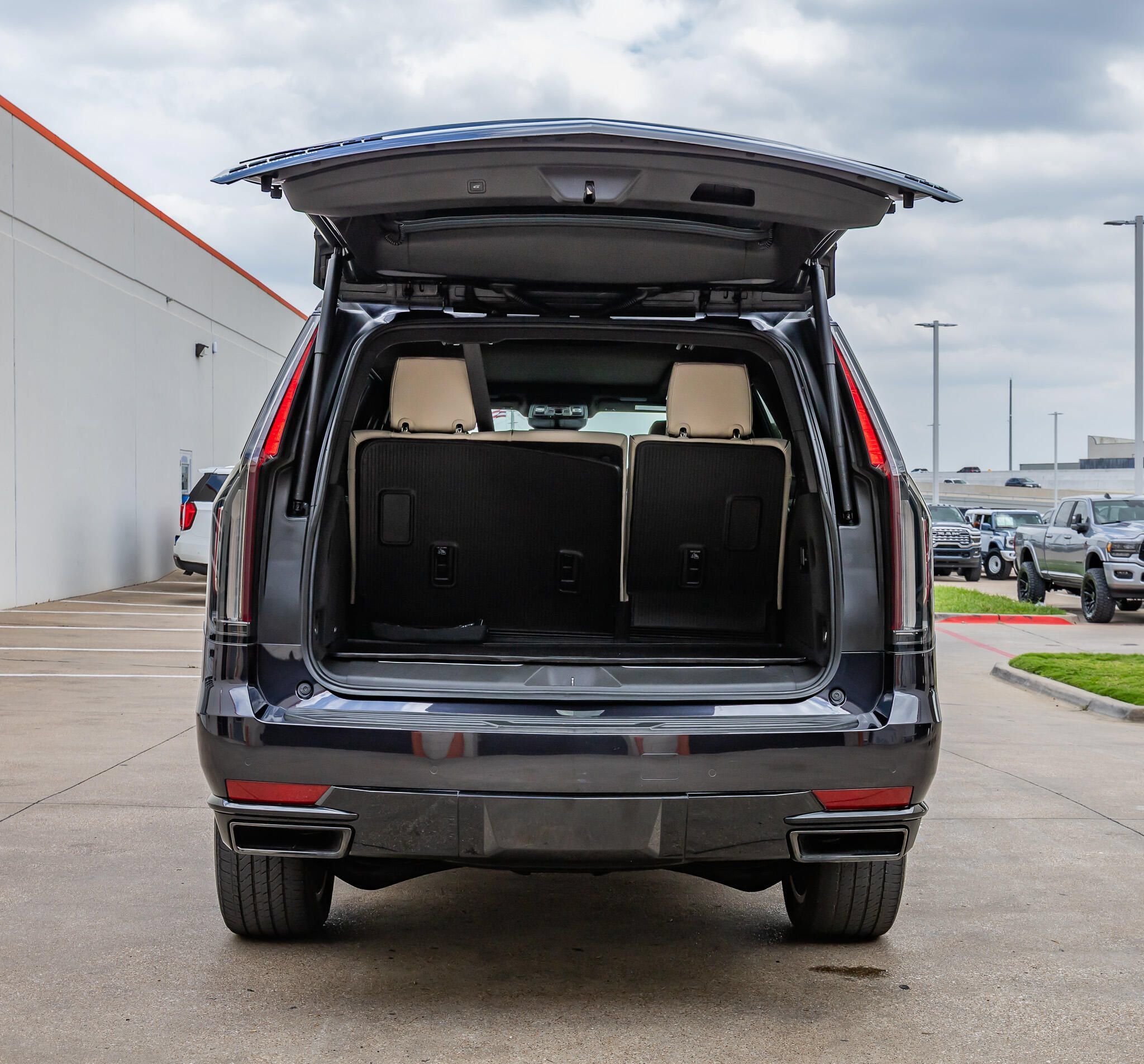 Used 2022 Cadillac Escalade Sport w/ Touring Package AWD/4WD image 8