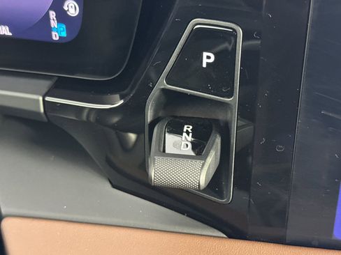 Certified 2025 Porsche Macan 4S Electric AWD/4WD image 26