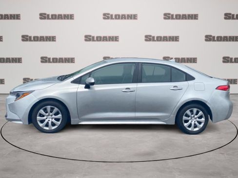 Used 2025 Toyota Corolla LE FWD image 2