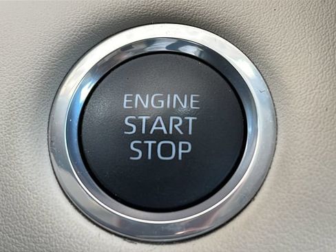 Used 2024 Toyota Highlander XLE AWD/4WD image 23