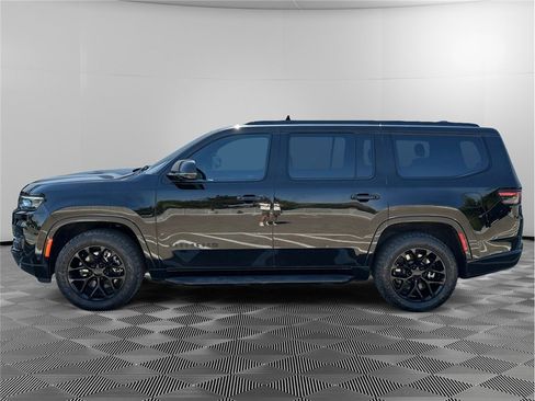 Used 2022 Jeep Wagoneer Series II AWD/4WD image 2