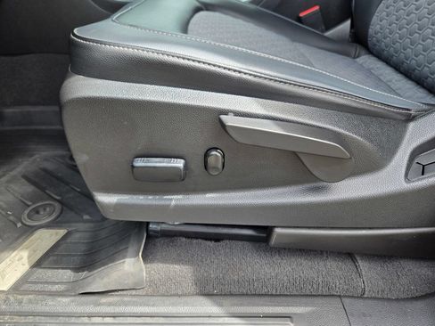 Used 2022 Chevrolet Colorado Z71 AWD/4WD image 12