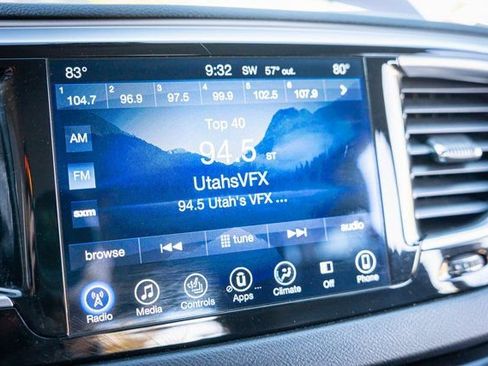 Used 2017 Chrysler Pacifica Touring-L Plus image 23