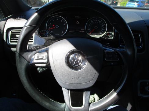Used 2017 Volkswagen Touareg Wolfsburg Edition image 25