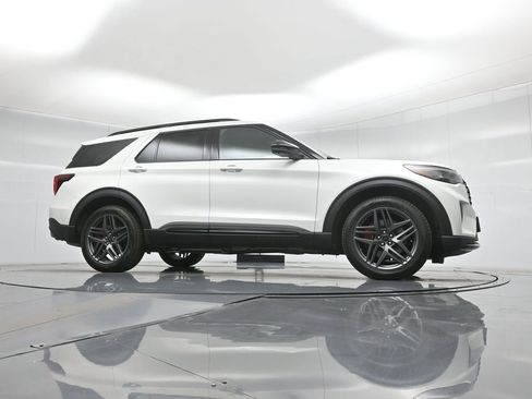 New 2026 Ford Explorer ST image 3