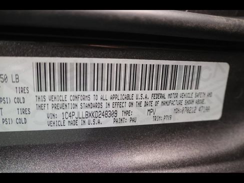 Used 2019 Jeep Cherokee Latitude Plus w/ Comfort/Convenience Group FWD image 24