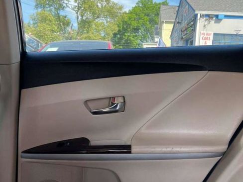 Used 2010 Toyota Venza AWD image 25