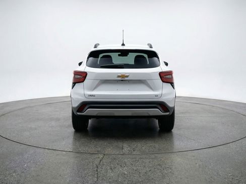 Used 2025 Chevrolet Trax LT w/ LT Convenience Package image 7