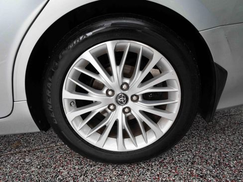 Used 2018 Toyota Camry XLE FWD image 28