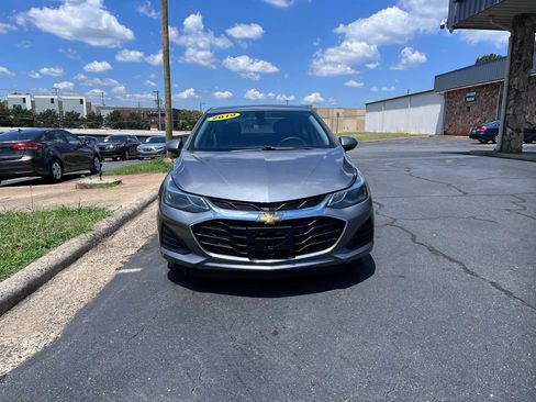 Used 2019 Chevrolet Cruze LT w/ Convenience Package FWD image 2