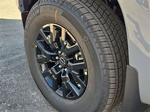 New 2026 Nissan Frontier SV image 10