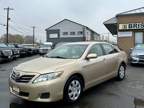 Used 2010 Toyota Camry LE FWD image 29