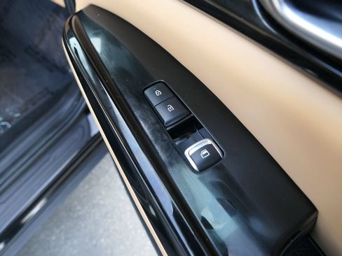 Used 2024 Kia Carnival EX FWD image 30