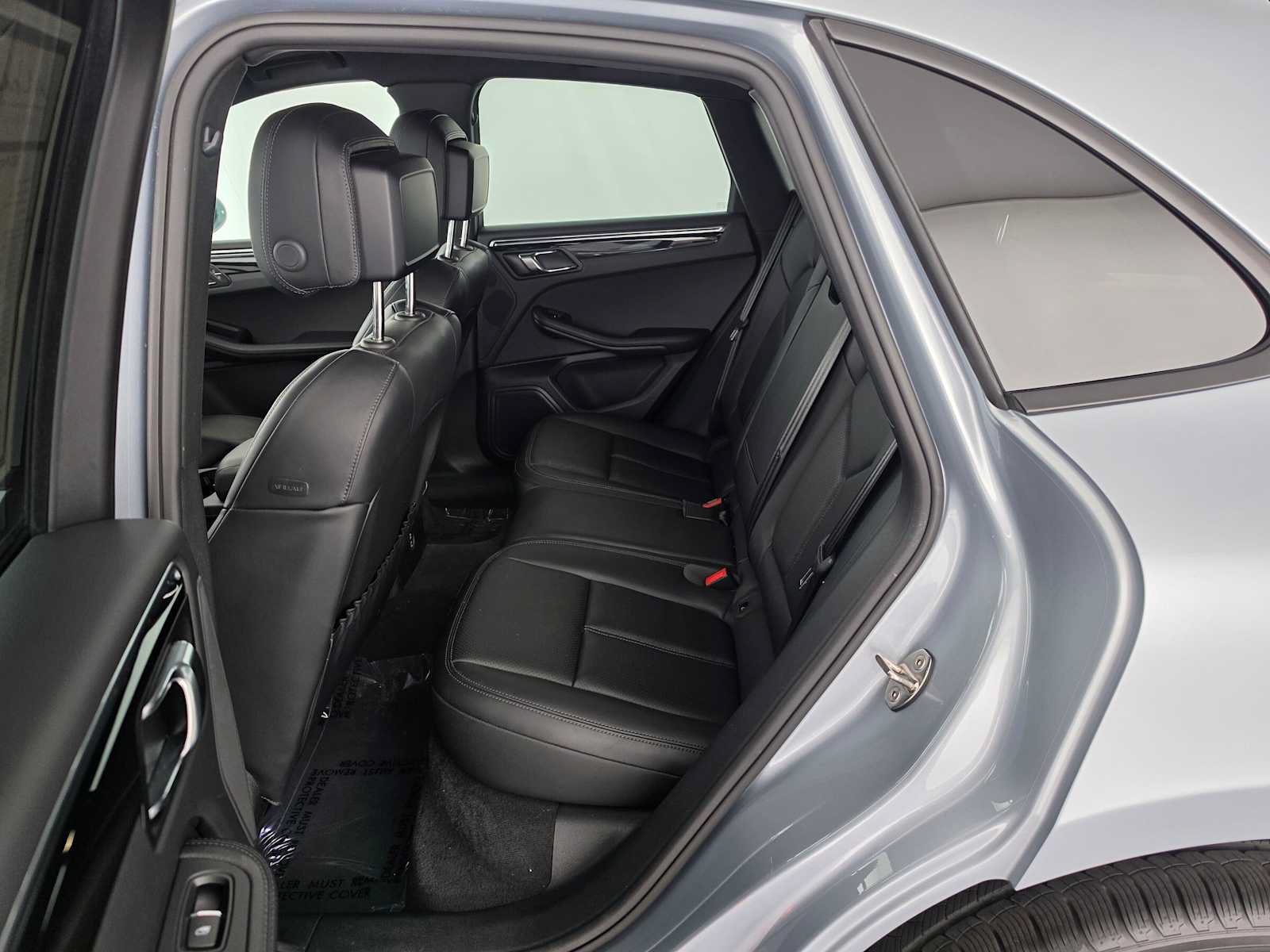 Used 2025 Porsche Macan AWD/4WD image 16