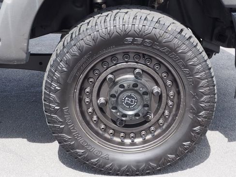 Used 2017 Ford F250 Platinum w/ FX4 Off-Road Package AWD/4WD image 9