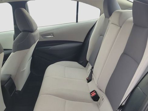 Used 2021 Toyota Corolla LE image 12