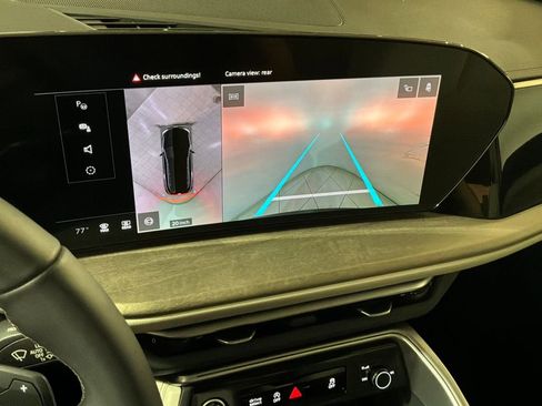 Used 2025 Audi Q5 Premium w/ Convenience Package image 4