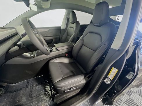 Used 2026 Tesla Model Y Long Range RWD image 10