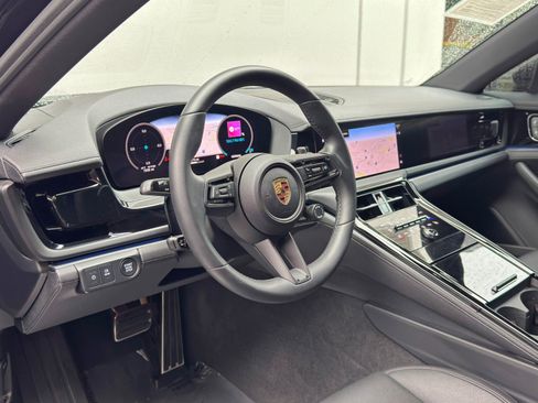 Used 2025 Porsche Panamera image 14