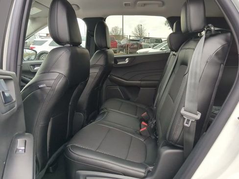 Used 2024 Ford Escape SE image 12
