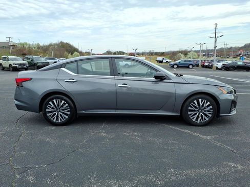 Used 2025 Nissan Altima 2.5 SV image 8