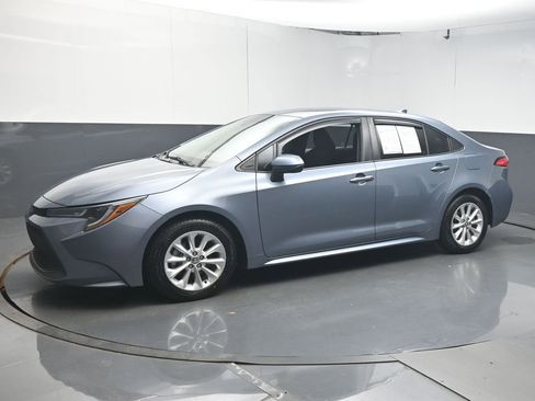 Used 2021 Toyota Corolla LE w/ LE Convenience Package FWD image 4