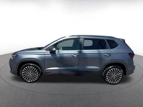 Used 2025 Volkswagen Taos SE FWD image 9