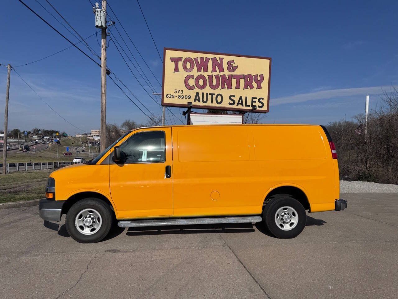 Used 2019 Chevrolet Express 2500 w/ Driver Convenience Package RWD image 5
