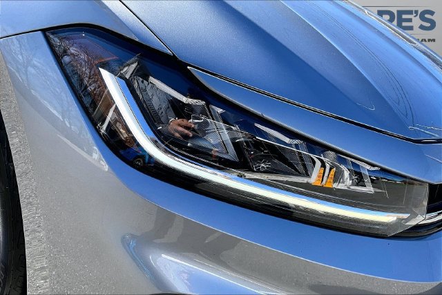 Used 2025 Volkswagen Jetta SE FWD image 30