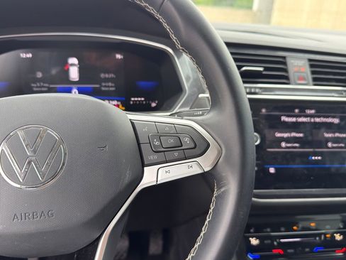 Used 2023 Volkswagen Tiguan SE image 18