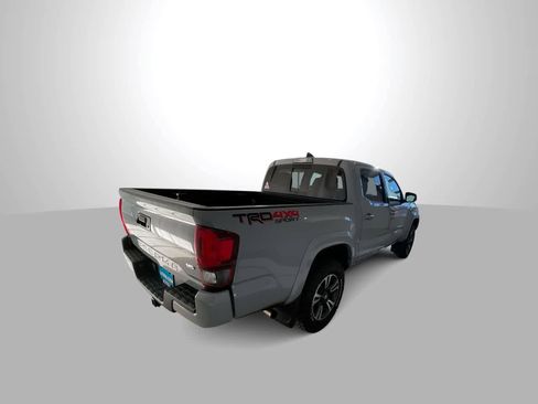 Used 2019 Toyota Tacoma TRD Sport AWD/4WD image 8