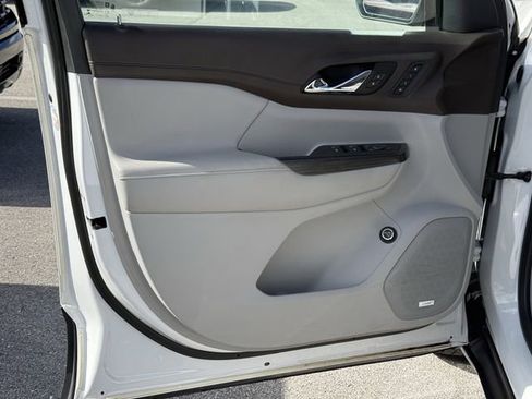 Used 2020 GMC Acadia SLT w/ Driver Alert Package II FWD image 31