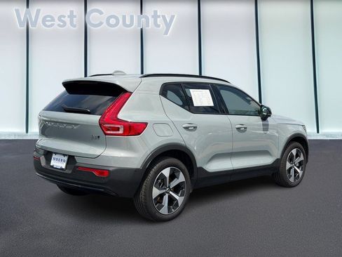 Certified 2026 Volvo XC40 B5 Plus AWD/4WD image 4
