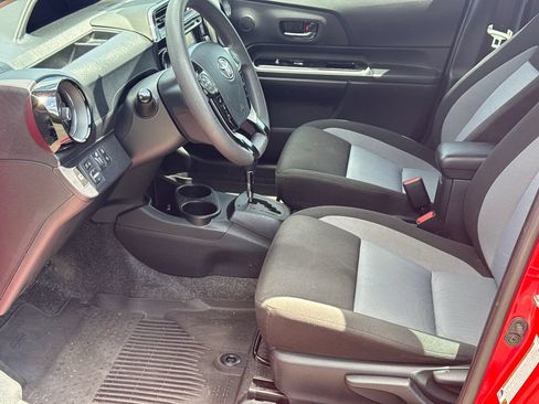 Used 2019 Toyota Prius C FWD image 9