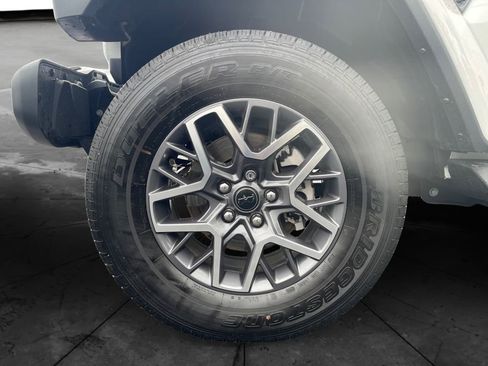 Used 2025 Jeep Wrangler Unlimited Sahara AWD/4WD image 14