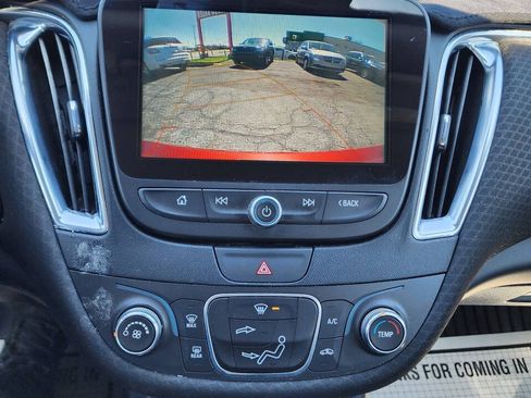 Used 2018 Chevrolet Malibu LT w/ Driver Confidence Package FWD image 13