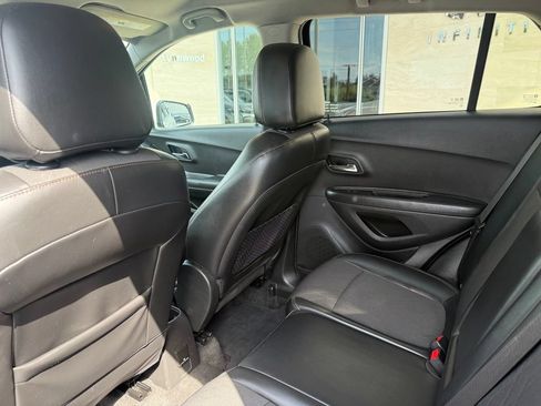 Used 2019 Chevrolet Trax LT w/ LT Convenience Package AWD/4WD image 9