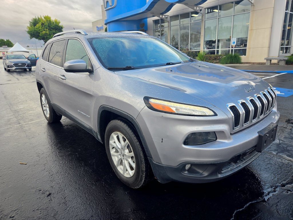 Used 2018 Jeep Cherokee Latitude w/ Safety Group AWD/4WD image 1