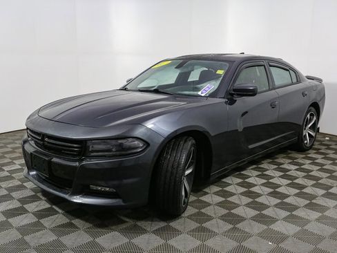 Used 2017 Dodge Charger SXT image 6