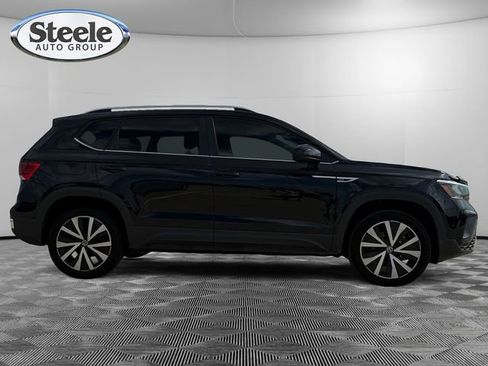 New 2024 Volkswagen Taos SE image 6