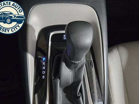 Used 2021 Toyota Corolla LE w/ LE Convenience Package FWD image 16