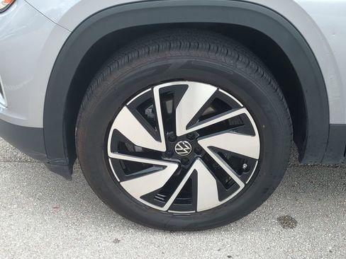 Used 2024 Volkswagen Atlas SE image 12