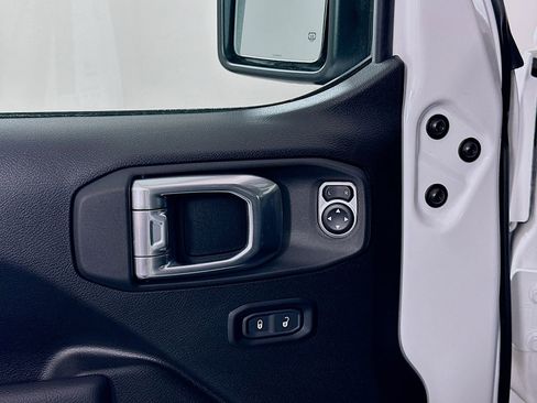 Used 2024 Jeep Gladiator Rubicon w/ Safety Group image 17