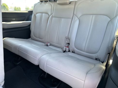 Certified 2025 Jeep Wagoneer 4WD image 16