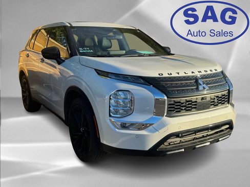 Used 2024 Mitsubishi Outlander SE Black Edition image 2