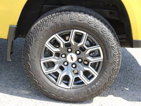 Used 2023 Chevrolet Colorado Z71 w/ Z71 Convenience Package 2 AWD/4WD image 11